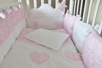 Комплект в кроватку "Сказочные сны", розовый, 5 предметов: подушка, наволочка, простынь на резинке, одеяло , бортики-подушки.
